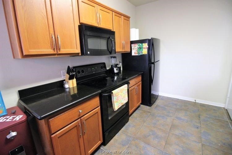 College Station, Texas 77845, United States, 4 Bedrooms Bedrooms, ,4 BathroomsBathrooms,Residential,Pending,62035
