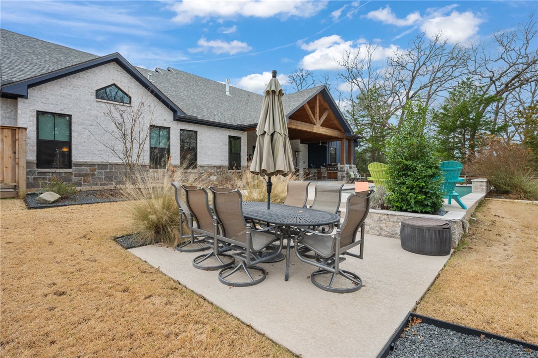 College Station, Texas 77845, United States, 4 Bedrooms Bedrooms, ,4 BathroomsBathrooms,Residential,Pending,2376