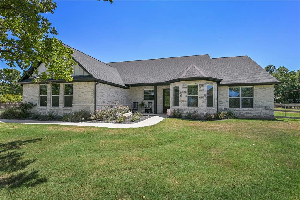 Photo of 7532 Field Creek Estates Drive, Bryan, TX 77808 (MLS # 26009412)