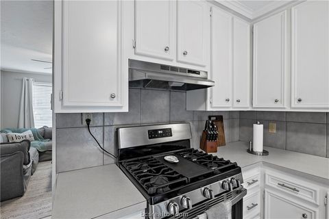 Tiny photo for 804 E 32nd Street, Bryan, TX 77803 (MLS # 26002491)