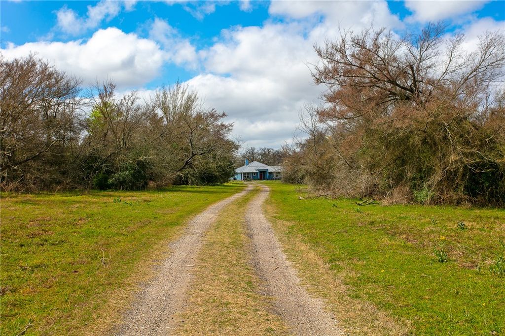 Photo of 4168 Owensville Cemetery Road, Franklin, TX 77856 (MLS # 26003098)