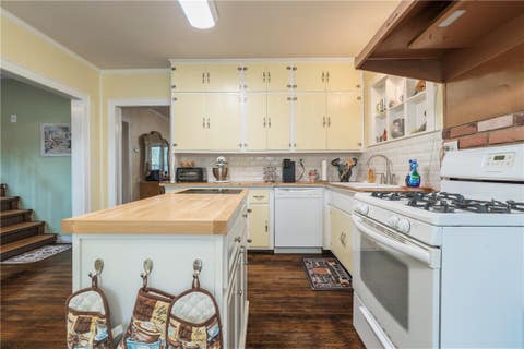 Tiny photo for 205 Barton Street, Hearne, TX 77859 (MLS # 26010336)