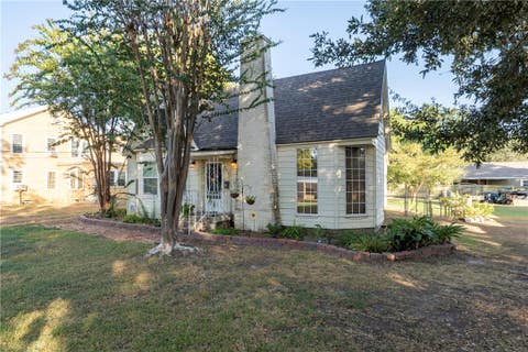 Tiny photo for 205 Barton Street, Hearne, TX 77859 (MLS # 26010336)