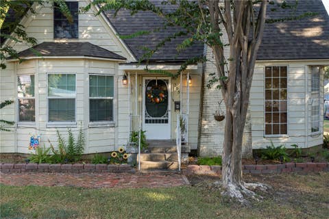 Tiny photo for 205 Barton Street, Hearne, TX 77859 (MLS # 26010336)
