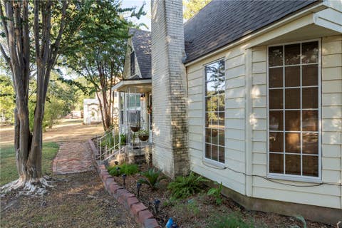 Tiny photo for 205 Barton Street, Hearne, TX 77859 (MLS # 26010336)