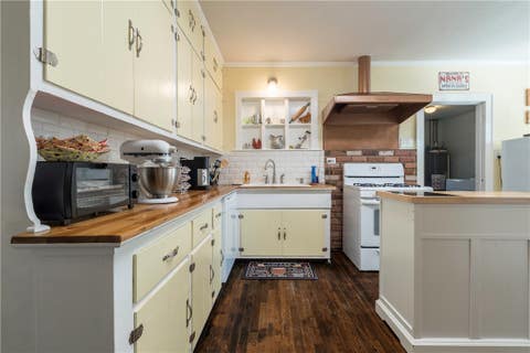 Tiny photo for 205 Barton Street, Hearne, TX 77859 (MLS # 26010336)