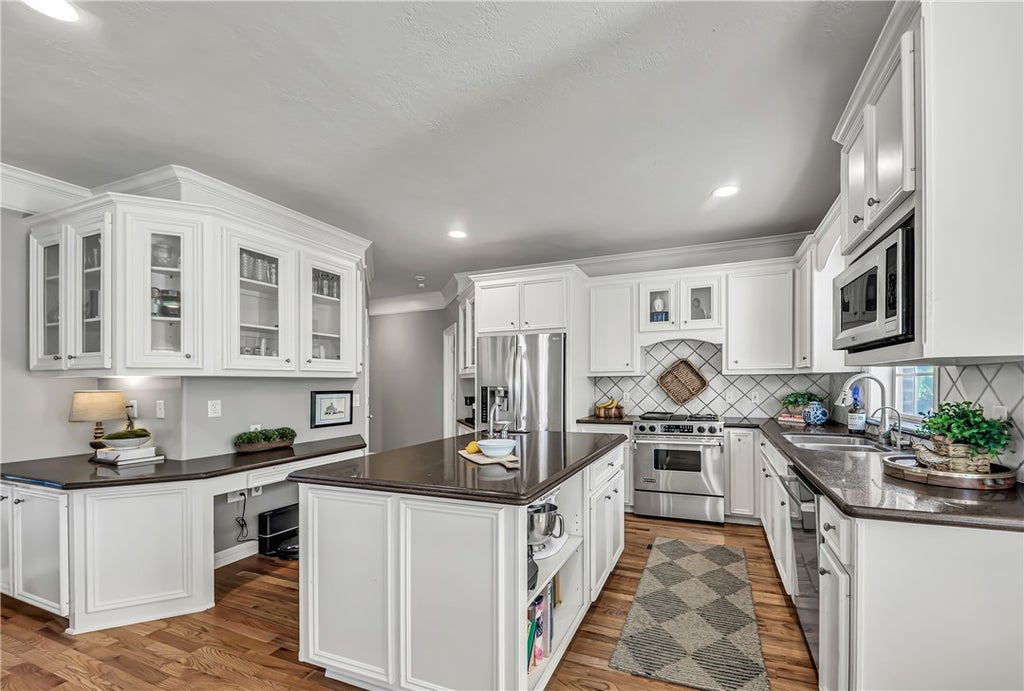 Photo of 1408 Stonebridge Court, College Station, TX 77845 (MLS # 26011600)