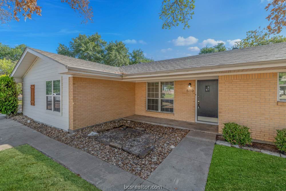 Photo of 510 Olive Street, Bryan, TX 77801 (MLS # 26011042)