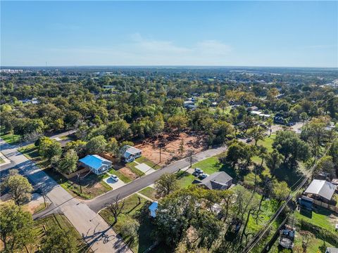 121 Crestway Street Hearne TX 77859