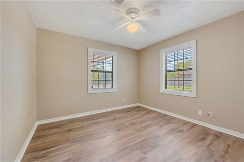 Tiny photo for 231 Moss Street, Bryan, TX 77803 (MLS # 25010569)