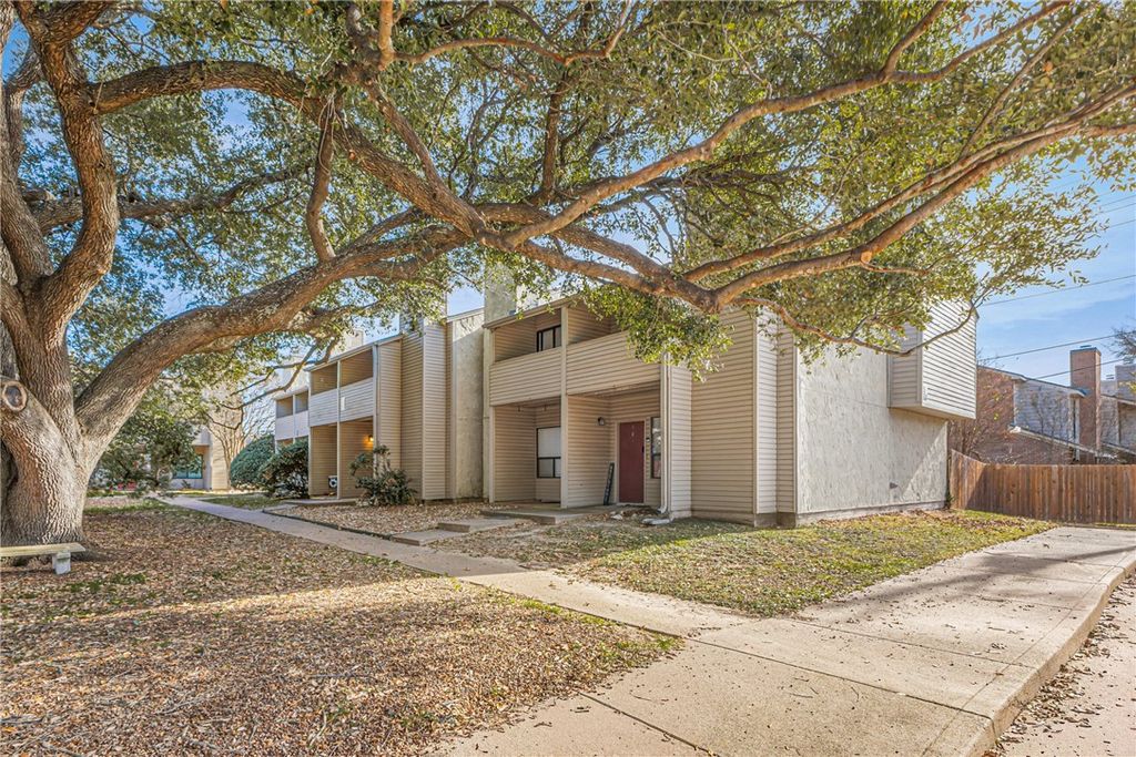 Photo of 1902 Dartmouth Street #L4, College Station, TX 77840 (MLS # 26000586)