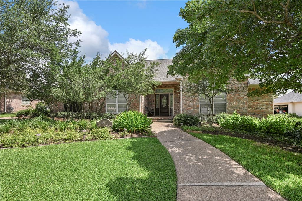 Photo of 8411 Whiterose Court, College Station, TX 77845 (MLS # 26009944)
