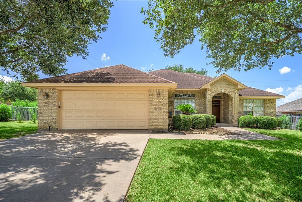 Photo of 1610 Allison Street, Brenham, TX 77833 (MLS # 25010282)