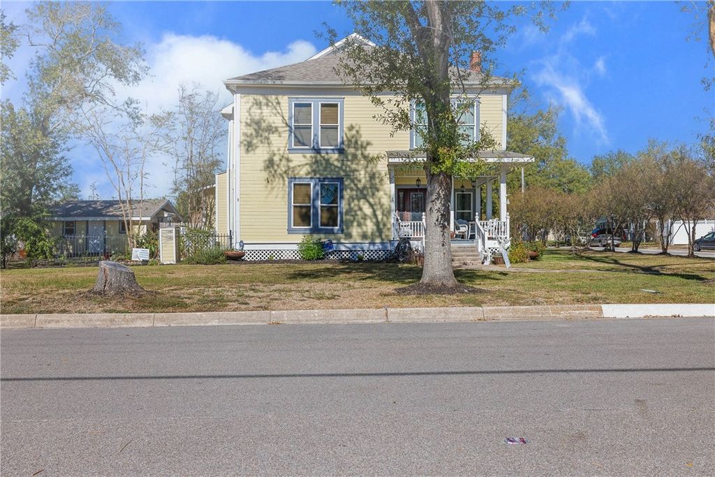 Photo of 1017 Water Street, Navasota, TX 77868 (MLS # 25011872)