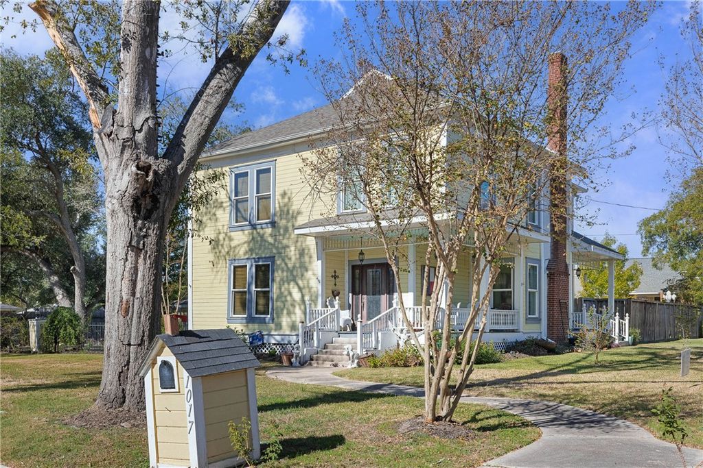 Photo of 1017 Water Street, Navasota, TX 77868 (MLS # 25011872)