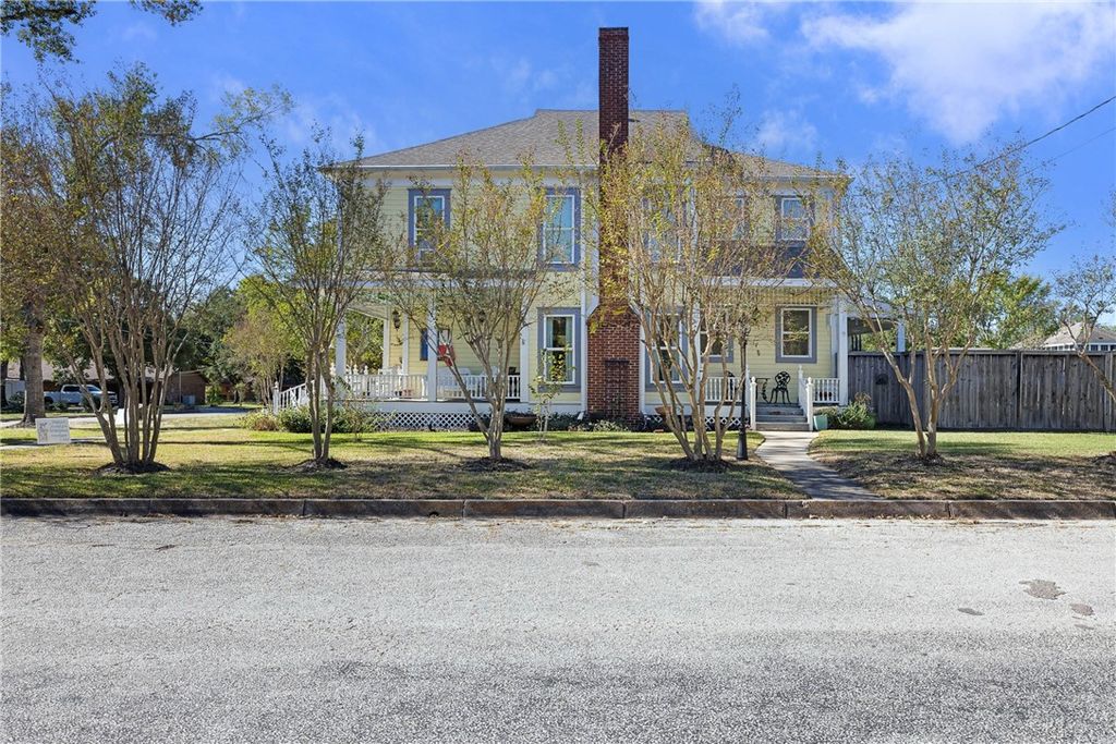 Photo of 1017 Water Street, Navasota, TX 77868 (MLS # 25011872)