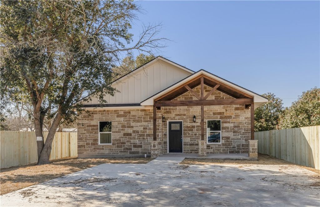 Photo of 1811 Palasota Drive, Bryan, TX 77803 (MLS # 25012469)