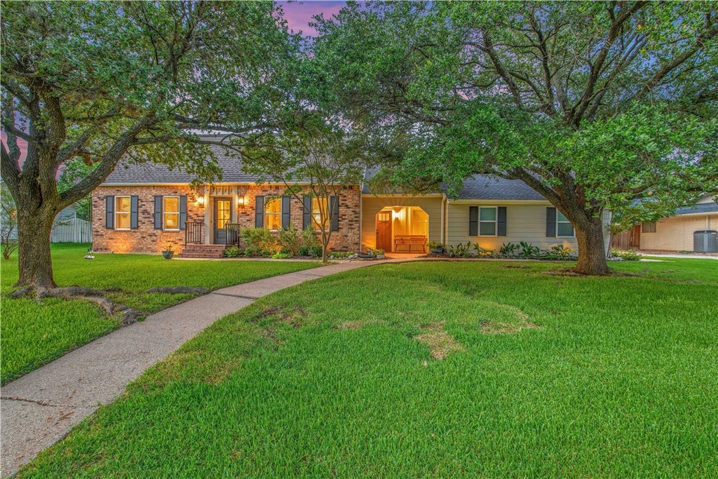 Photo of 3711 Sunnybrook Lane, Bryan, TX 77802 (MLS # 26010969)