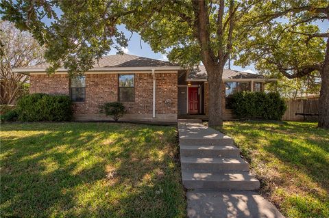Photo of 5804 Sheffield Terrace Lane, Bryan, TX 77802 (MLS # 25010970)