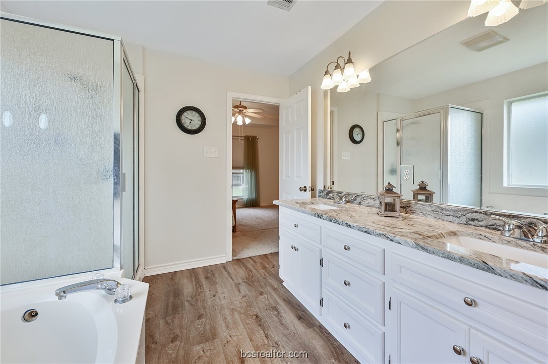 College Station, Texas 77845, United States, 3 Bedrooms Bedrooms, ,2 BathroomsBathrooms,Residential,Pending,46196