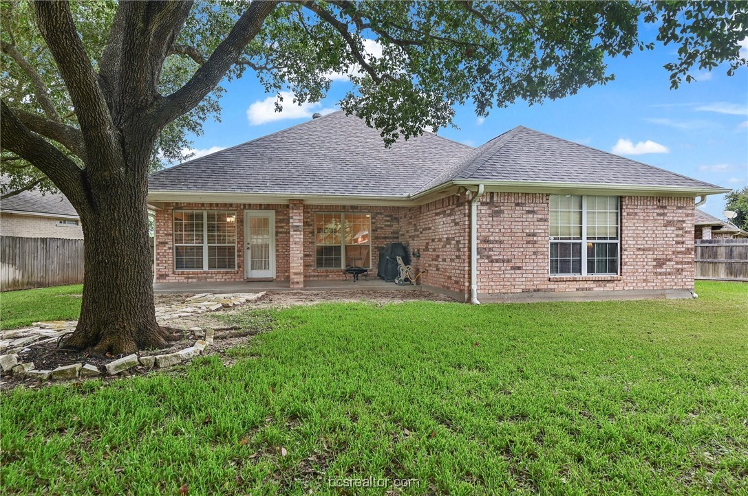 College Station, Texas 77845, United States, 3 Bedrooms Bedrooms, ,2 BathroomsBathrooms,Residential,Pending,46196