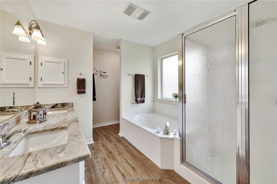 College Station, Texas 77845, United States, 3 Bedrooms Bedrooms, ,2 BathroomsBathrooms,Residential,Pending,46196