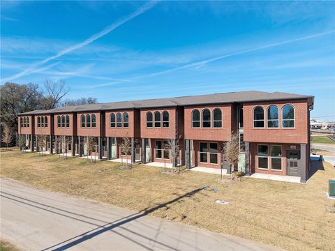 Photo of 102 33rd St W, Bryan, TX 77803 (MLS # 26000768)