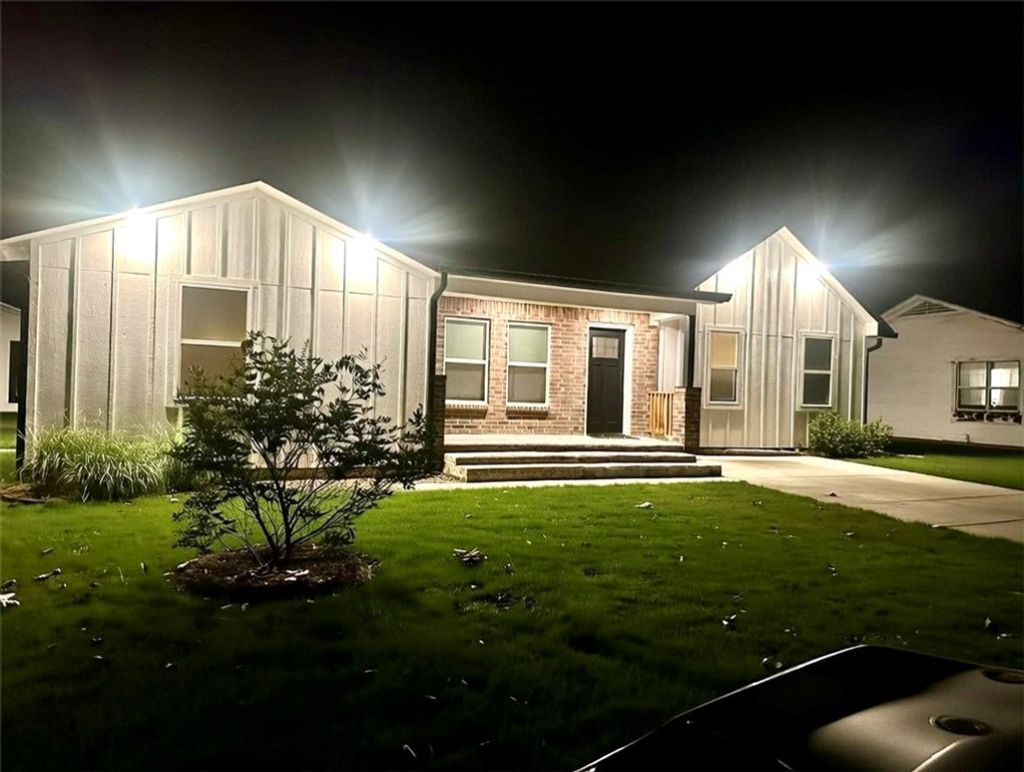 Photo of 1704 N Hoover Ave, Cameron, TX 76520 (MLS # 26000726)