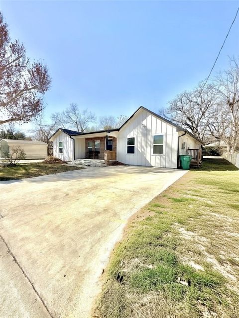 Tiny photo for 1704 N Hoover Ave, Cameron, TX 76520 (MLS # 26000726)