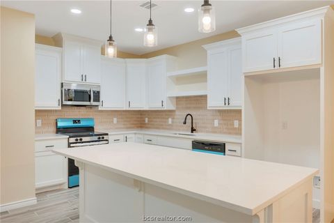 Tiny photo for 753 Bruin Trace Trce, Bryan, TX 77803 (MLS # 26004556)