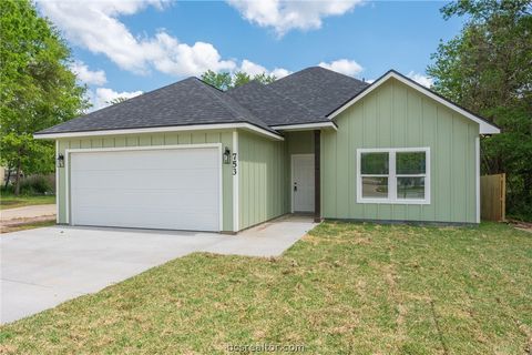Photo of 753 Bruin Trace Trce, Bryan, TX 77803 (MLS # 26004556)