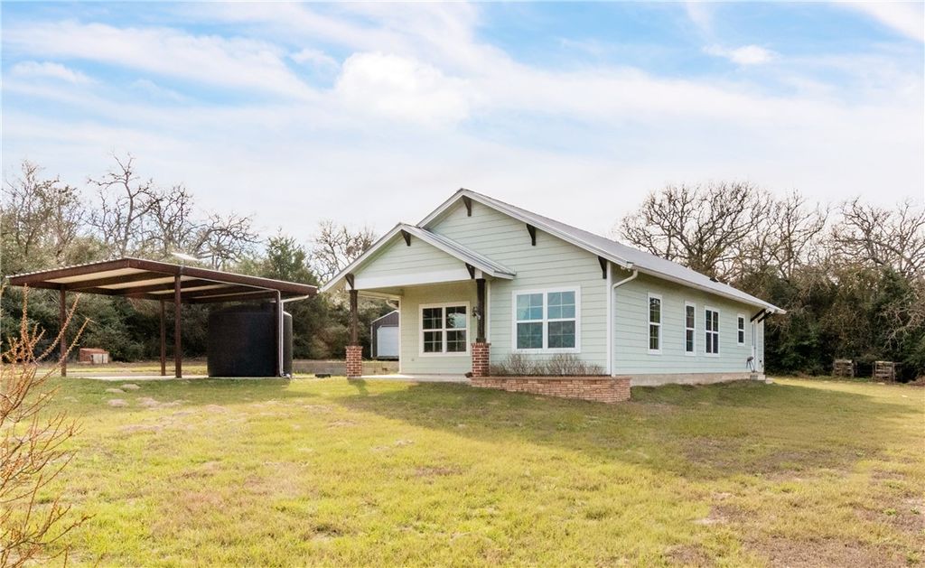 Photo of 1692 Henry Prairie Road, Franklin, TX 77856 (MLS # 26001320)