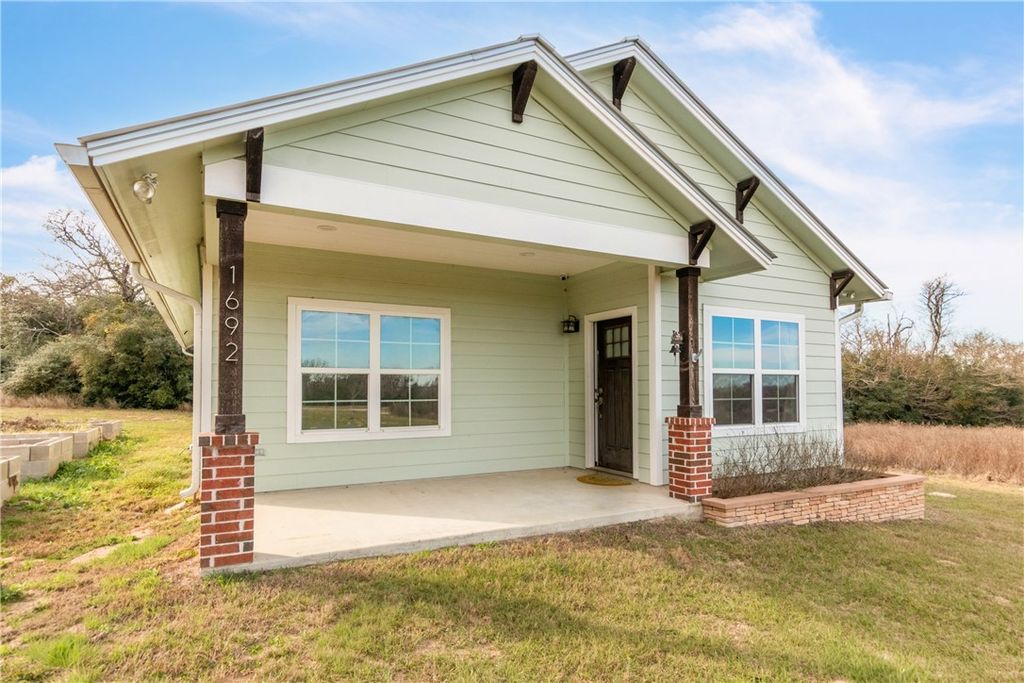 Photo of 1692 Henry Prairie Road, Franklin, TX 77856 (MLS # 26001320)