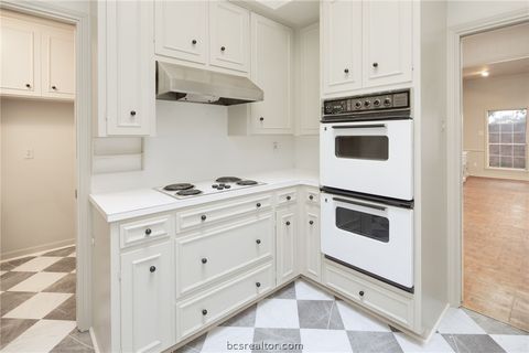 Tiny photo for 800 Dogwood Lane, Bryan, TX 77802 (MLS # 26006002)