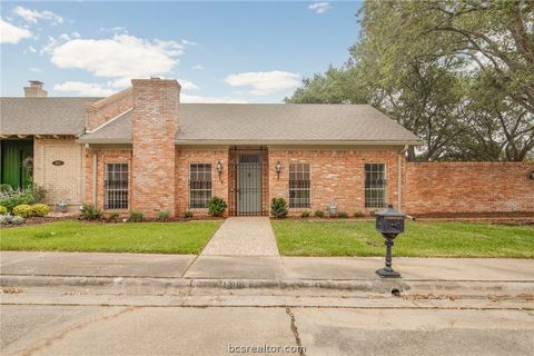 Tiny photo for 800 Dogwood Lane, Bryan, TX 77802 (MLS # 26006002)