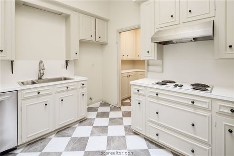 Tiny photo for 800 Dogwood Lane, Bryan, TX 77802 (MLS # 26006002)