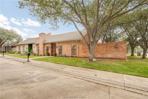 Tiny photo for 800 Dogwood Lane, Bryan, TX 77802 (MLS # 26006002)