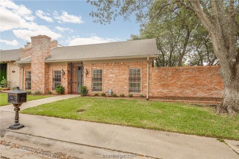 Tiny photo for 800 Dogwood Lane, Bryan, TX 77802 (MLS # 26006002)