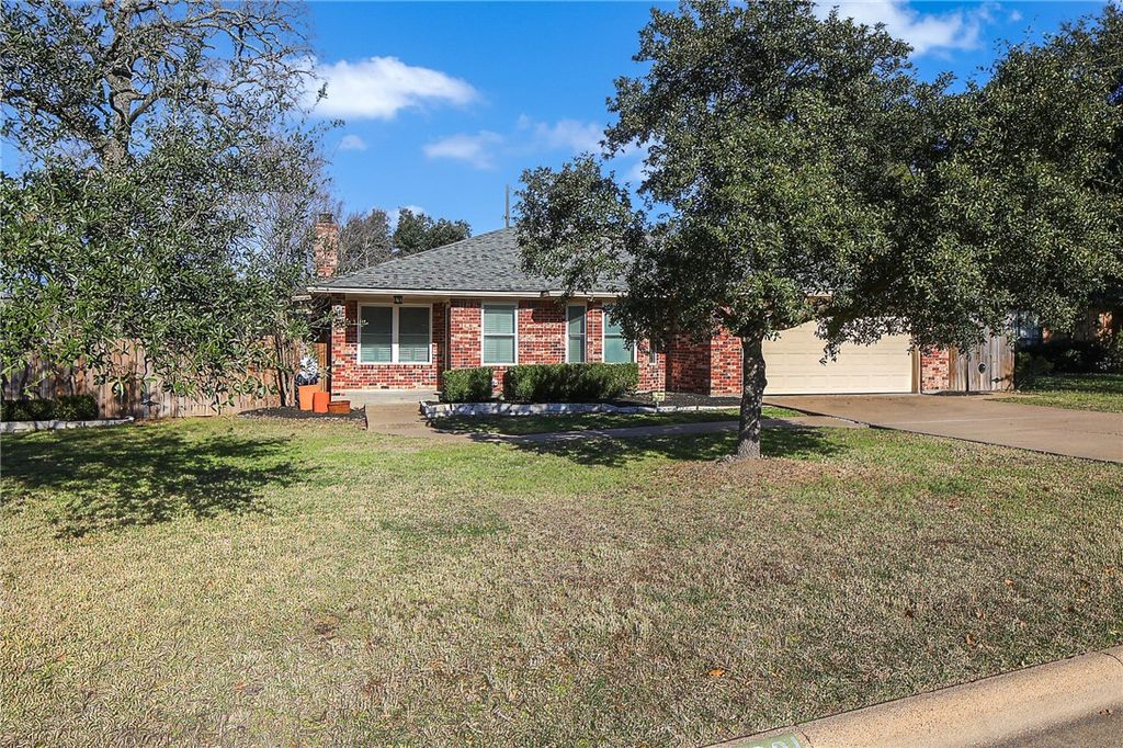 Photo of 3601 Brighton Drive, Bryan, TX 77802 (MLS # 26000629)