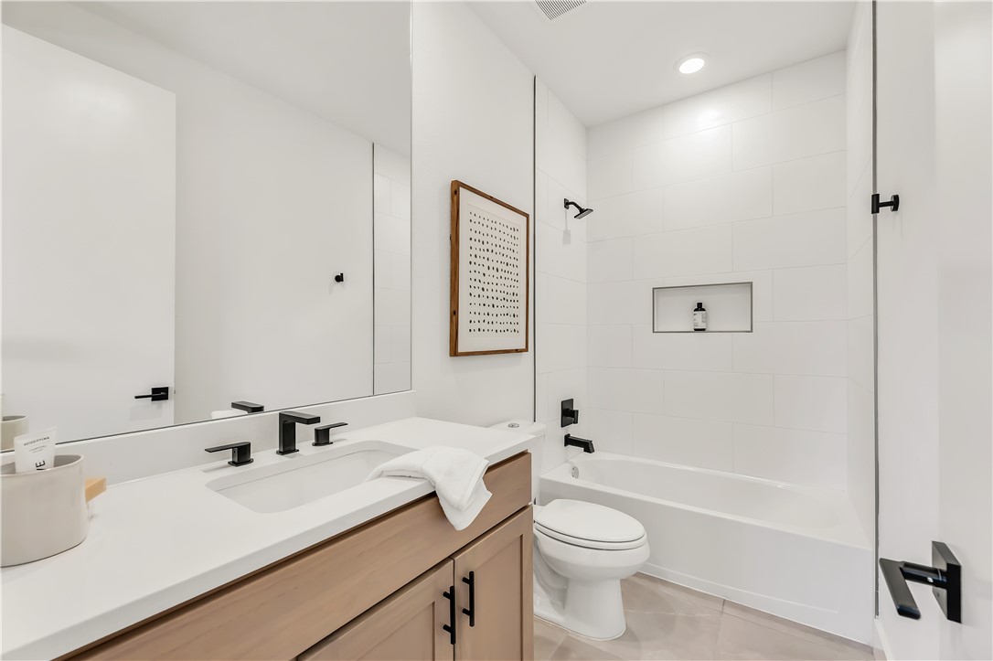 College Station, Texas 77840, United States, 4 Bedrooms Bedrooms, ,5 BathroomsBathrooms,Residential,Active,200628