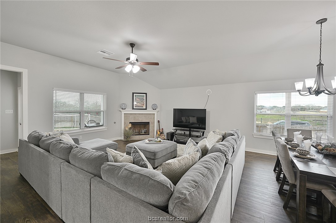 College Station, Texas 77845, United States, 4 Bedrooms Bedrooms, ,2 BathroomsBathrooms,Residential,Pending,65684