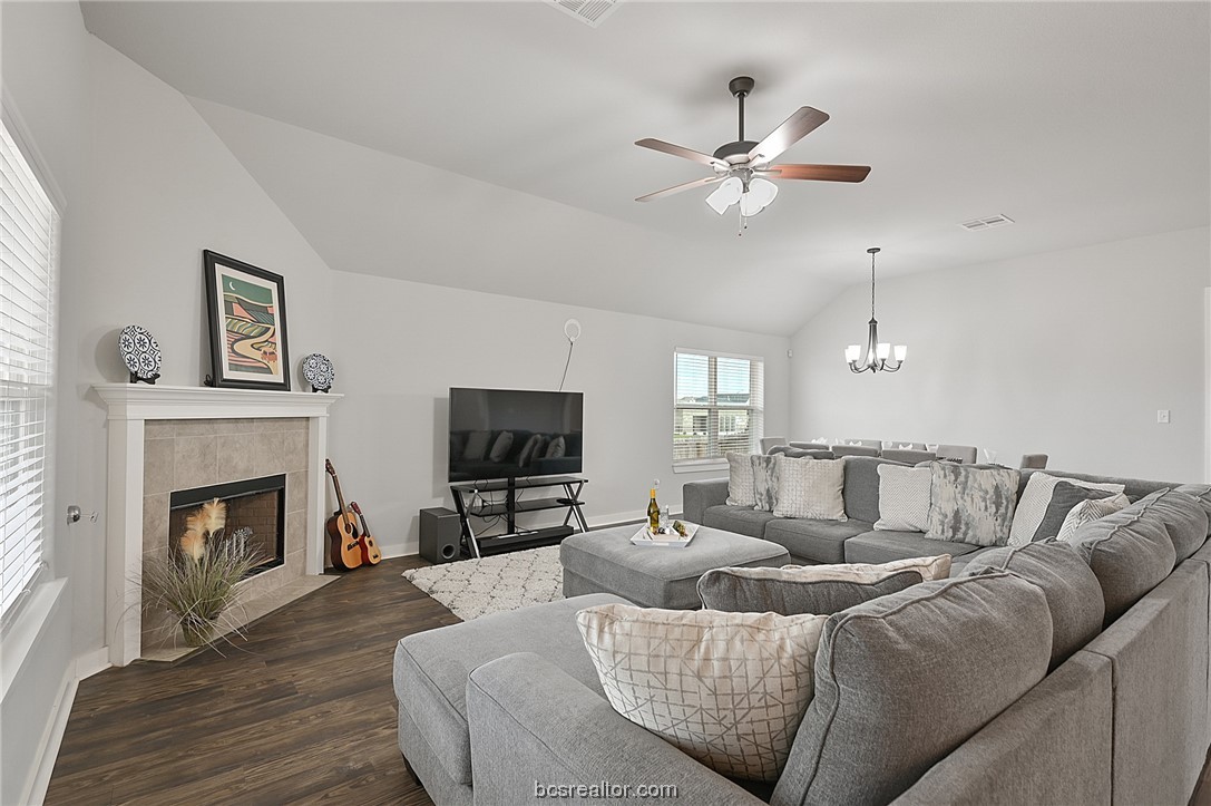 College Station, Texas 77845, United States, 4 Bedrooms Bedrooms, ,2 BathroomsBathrooms,Residential,Pending,65684