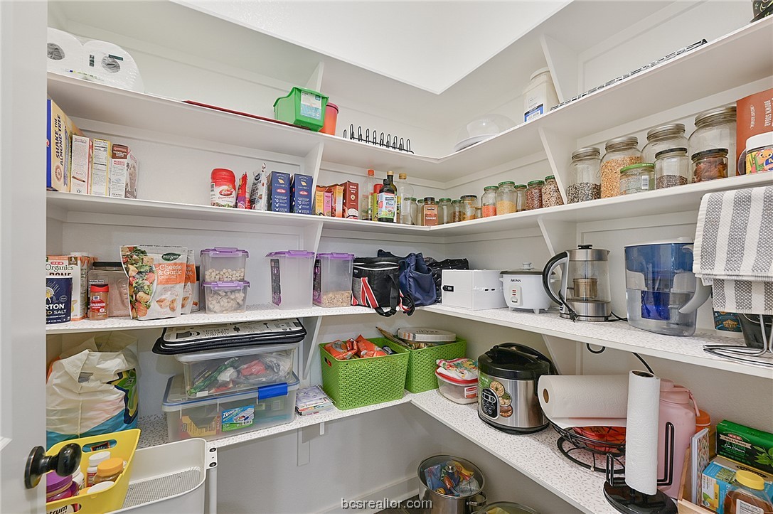 College Station, Texas 77845, United States, 4 Bedrooms Bedrooms, ,2 BathroomsBathrooms,Residential,Pending,65684