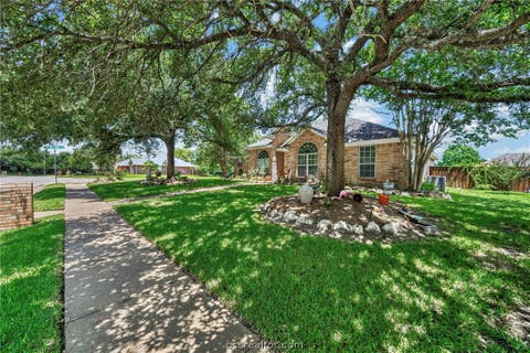 Photo of 2301 Kuykendall Circle, Bryan, TX 77808 (MLS # 26010694)