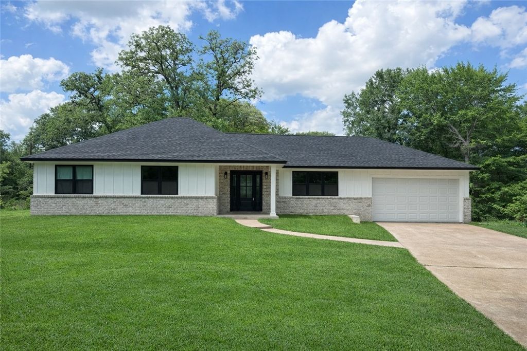Photo of 73 Warrior, Hilltop Lakes, TX 77871 (MLS # 26004749)