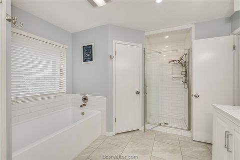 Tiny photo for 2009 Cobblestone Lane, Bryan, TX 77807 (MLS # 26005534)