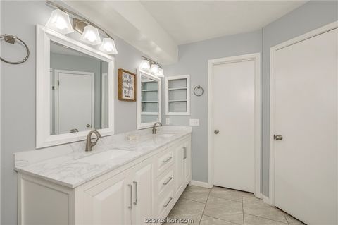Tiny photo for 2009 Cobblestone Lane, Bryan, TX 77807 (MLS # 26005534)