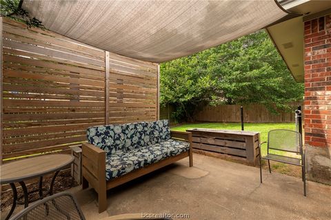 Tiny photo for 2009 Cobblestone Lane, Bryan, TX 77807 (MLS # 26005534)