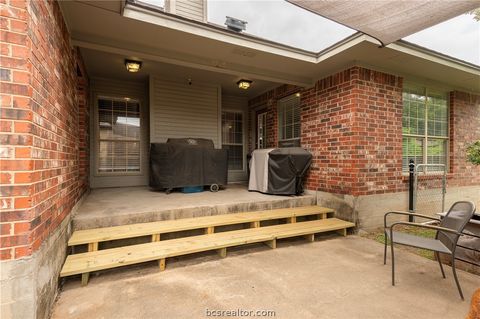Tiny photo for 2009 Cobblestone Lane, Bryan, TX 77807 (MLS # 26005534)