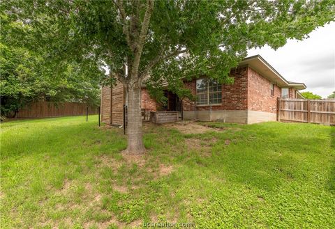 Tiny photo for 2009 Cobblestone Lane, Bryan, TX 77807 (MLS # 26005534)